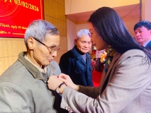 Đảng bộ xã Phú Thịnh: Trao tặng Huy hiệu 55 năm, 45 năm tuổi Đảng