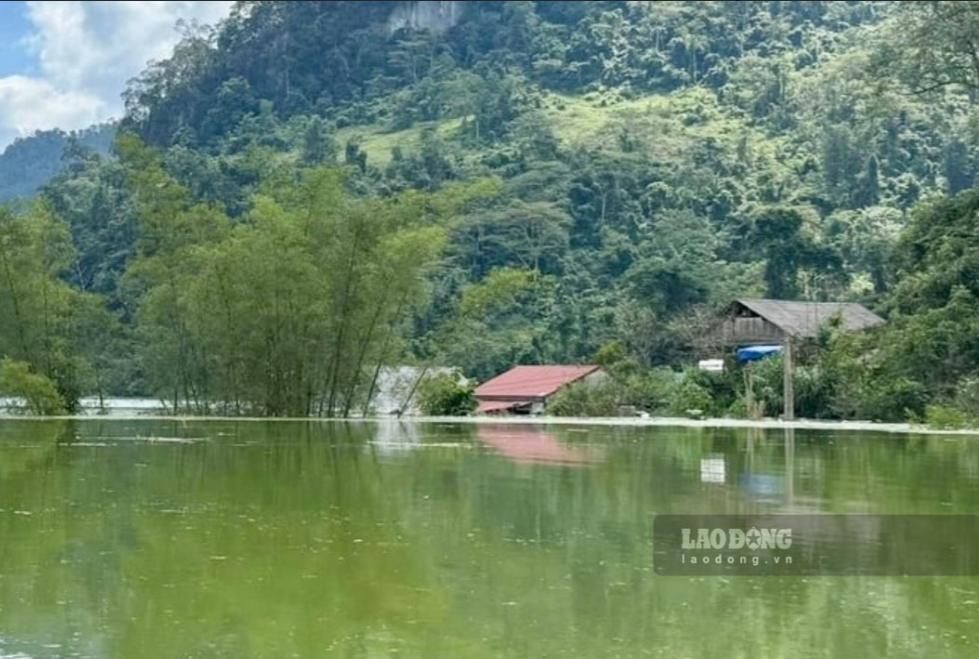 Chủ tịch UBND tỉnh ban hành Lệnh xây dựng công trình khẩn cấp dự án Xây dựng  khu ổn định dân cư vùng ngập lụt do ảnh hưởng của bão số 11 (Matmo) tại thôn Kim Vân, xã Văn Lang, tỉnh Thái Nguyên