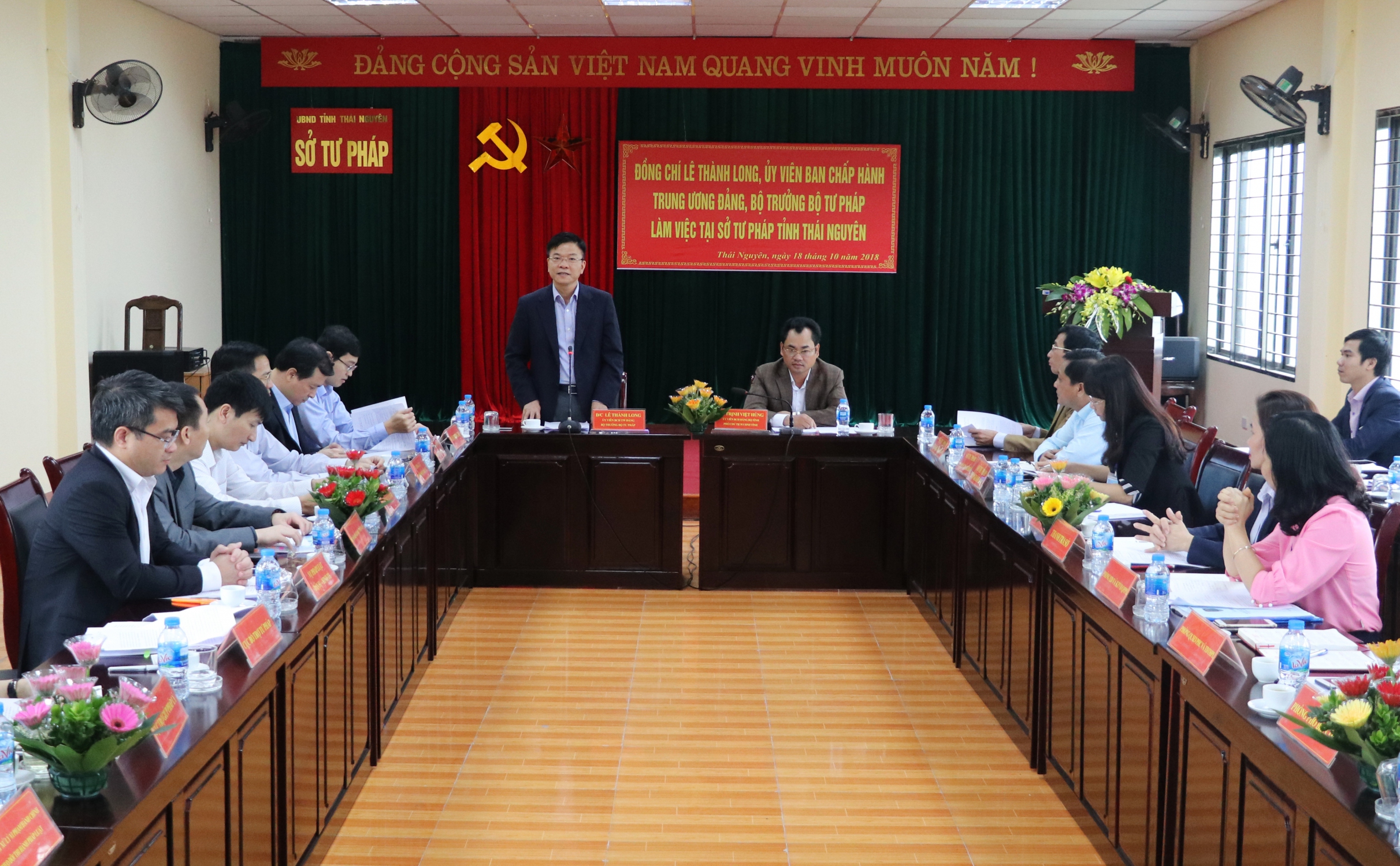 Đồng chí Lê Thành Long, Bộ trưởng Bộ Tư pháp và Lãnh đạo UBND tỉnh làm việc tại Sở Tư pháp tỉnh Thái Nguyên